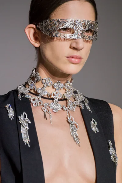 Look 99